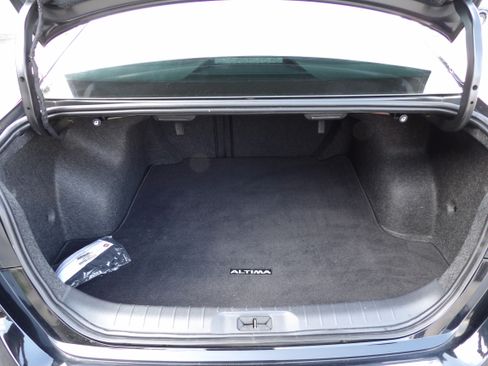 Used 2023 Nissan Altima 2.5 SR image 14