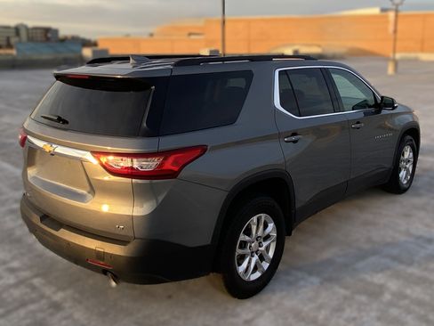 Used 2020 Chevrolet Traverse LT image 4