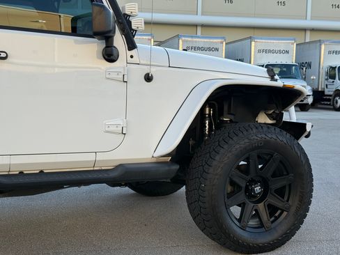 Used 2015 Jeep Wrangler 4WD Unlimited Sahara image 51