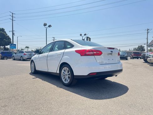 Used 2018 Ford Focus SE Sedan FWD image 5
