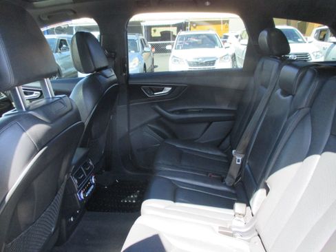 Used 2018 Audi Q7 3.0T Quattro S Line Prestige S AWD/4WD image 12