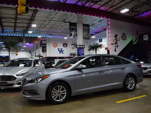 Used 2015 Hyundai Sonata SE image 3