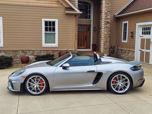 Used 2020 Porsche 718 Boxster Spyder RWD image 33