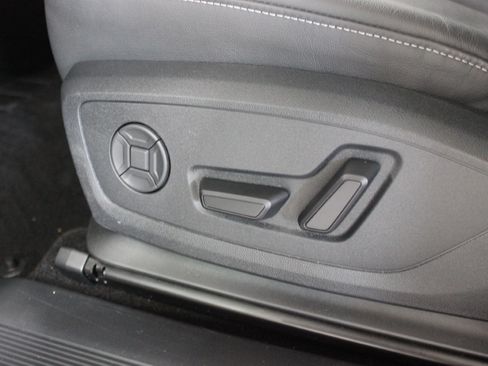 Used 2025 Audi Q4 e-tron Premium RWD image 33