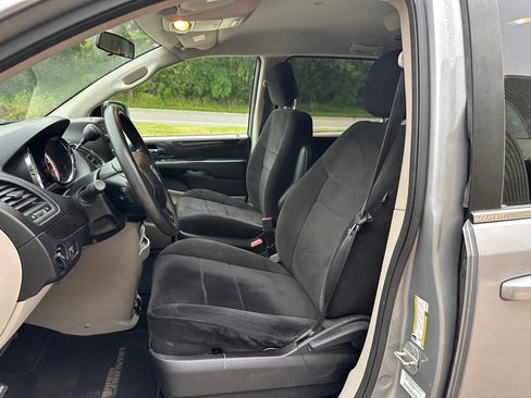 Used 2013 Dodge Grand Caravan SE Minivan 4D FWD image 23