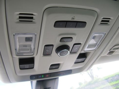 Used 2021 GMC Yukon 4WD Denali image 21