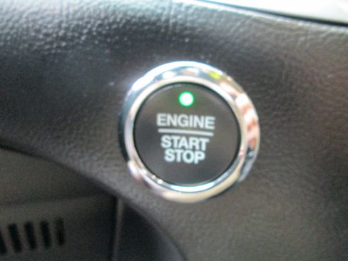 Used 2017 Ford Edge SE image 16