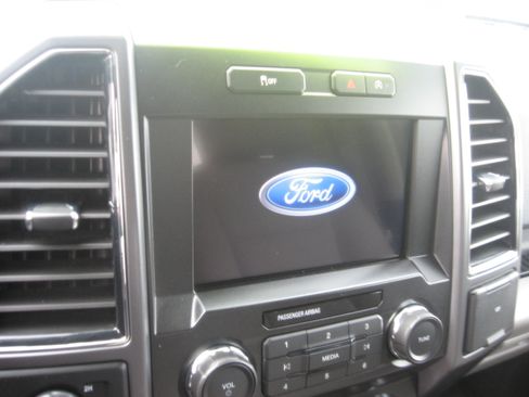 Used 2019 Ford F150 XLT image 11