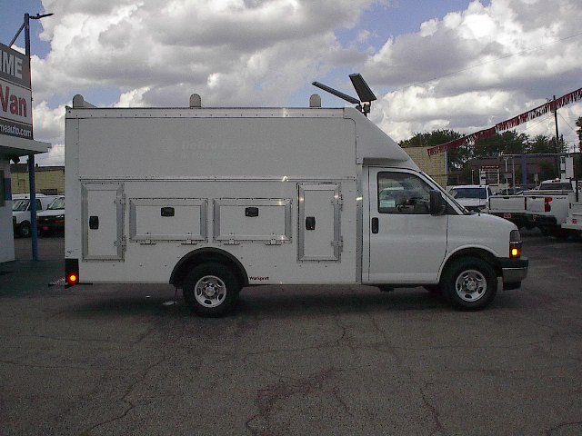 Used 2022 Chevrolet Express 3500 UNAVAIL RWD image 3