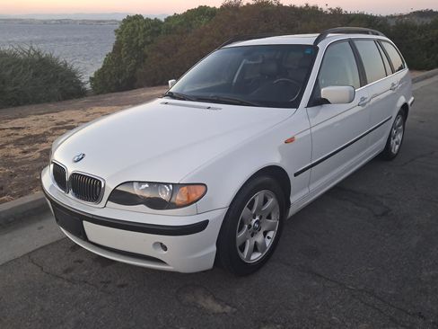 Used 2004 BMW 325i Wagon RWD image 2