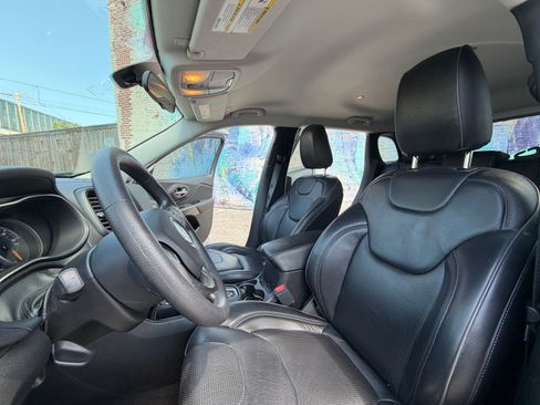 Used 2019 Jeep Cherokee Latitude image 4