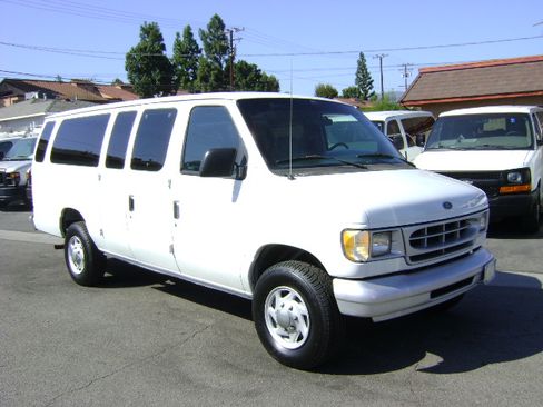 Used 1998 Ford E-350 and Econoline 350 Club Wagon image 3