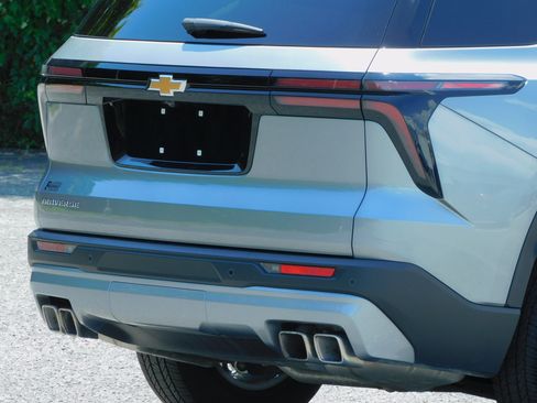 Used 2026 Chevrolet Traverse FWD LT image 11