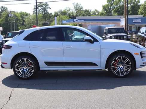 Used 2018 Porsche Macan Turbo AWD/4WD image 9