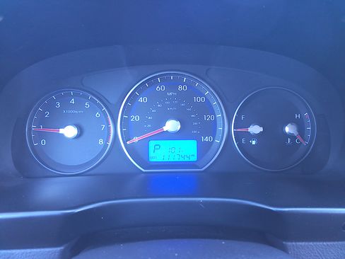 Used 2012 Hyundai Santa Fe GLS image 14