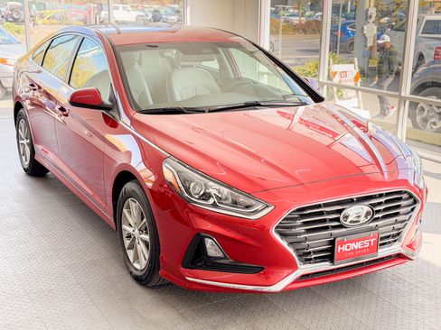 Used 2019 Hyundai Sonata SE image 1