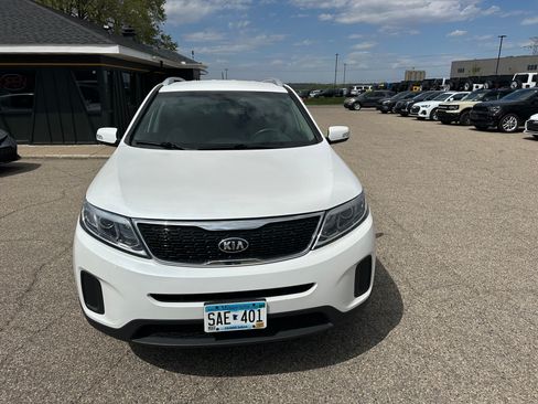 Used 2015 Kia Sorento FWD LX V6 image 3