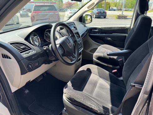 Used 2015 Dodge Grand Caravan SE FWD image 3
