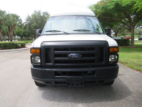 Used 2011 Ford E-350 and Econoline 350 Extended Super Duty RWD image 12
