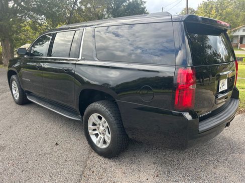 Used 2019 Chevrolet Suburban LT image 8
