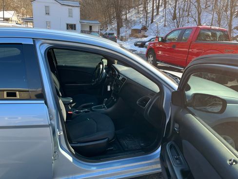 Used 2013 Chrysler 200 Touring image 6