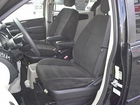 Used 2016 Dodge Grand Caravan SE image 11