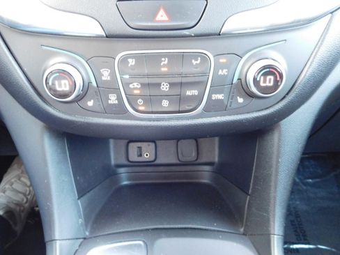 Used 2018 Chevrolet Equinox LT image 20