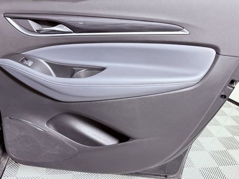 Used 2022 Buick Enclave Essence image 27