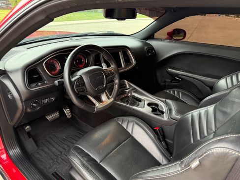 Used 2017 Dodge Challenger SRT Hellcat image 2