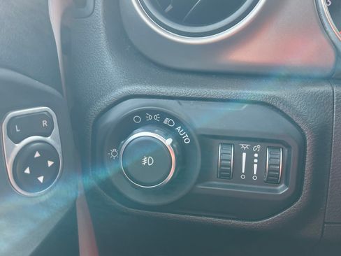 Used 2020 Jeep Wrangler Freedom Edition image 11