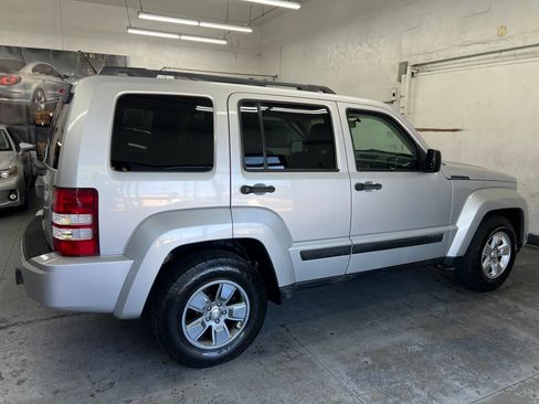 Used 2012 Jeep Liberty Sport image 10