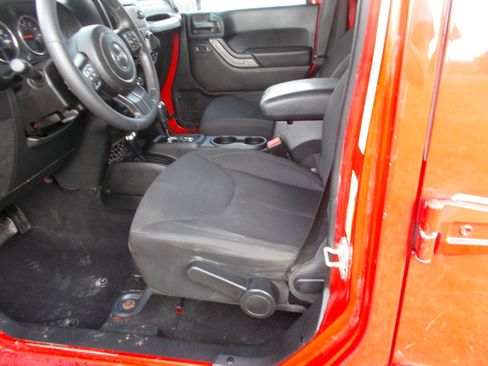 Used 2014 Jeep Wrangler Unlimited Sport image 7