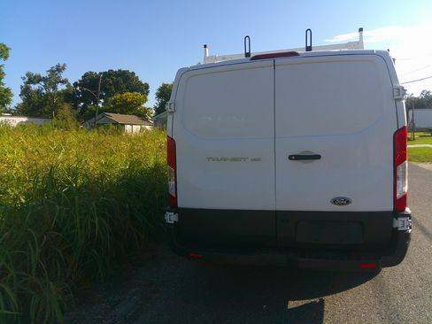 Used 2018 Ford Transit 150 XL image 7