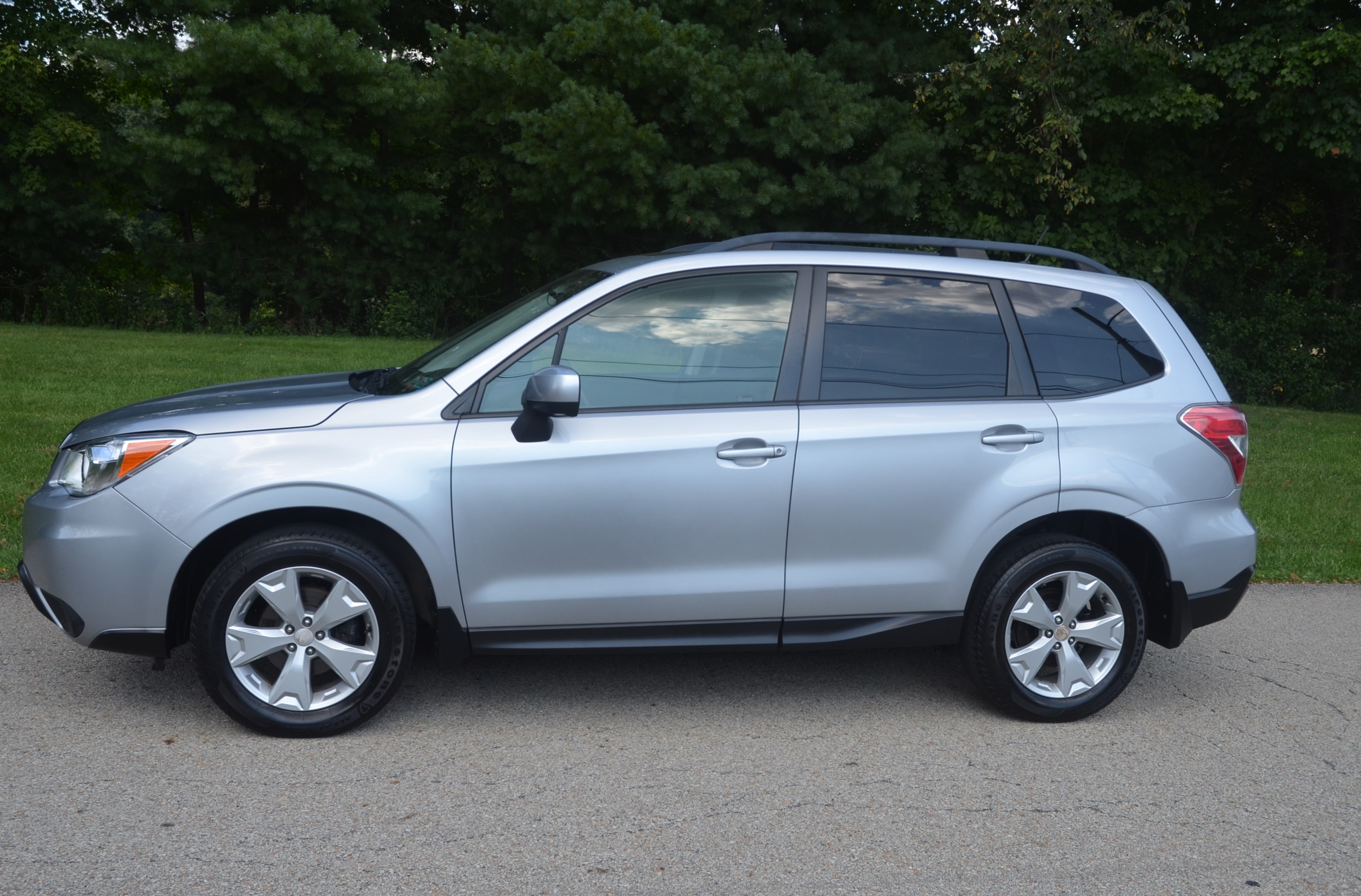 Used 2015 Subaru Forester 2.5i Premium AWD/4WD image 1