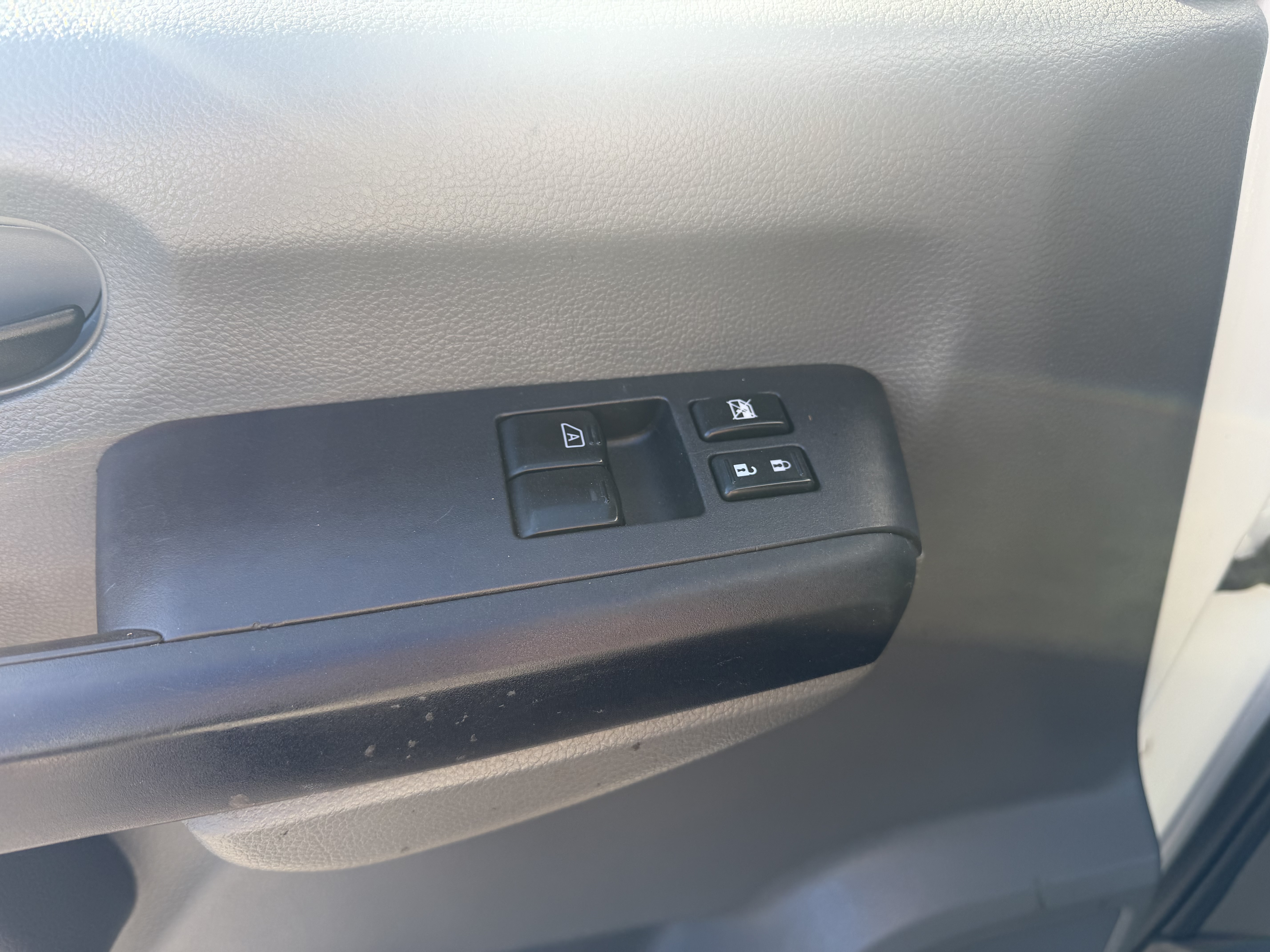 Used 2018 Nissan NV 3500 SV RWD image 12