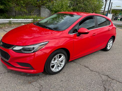 Used 2017 Chevrolet Cruze LT image 3