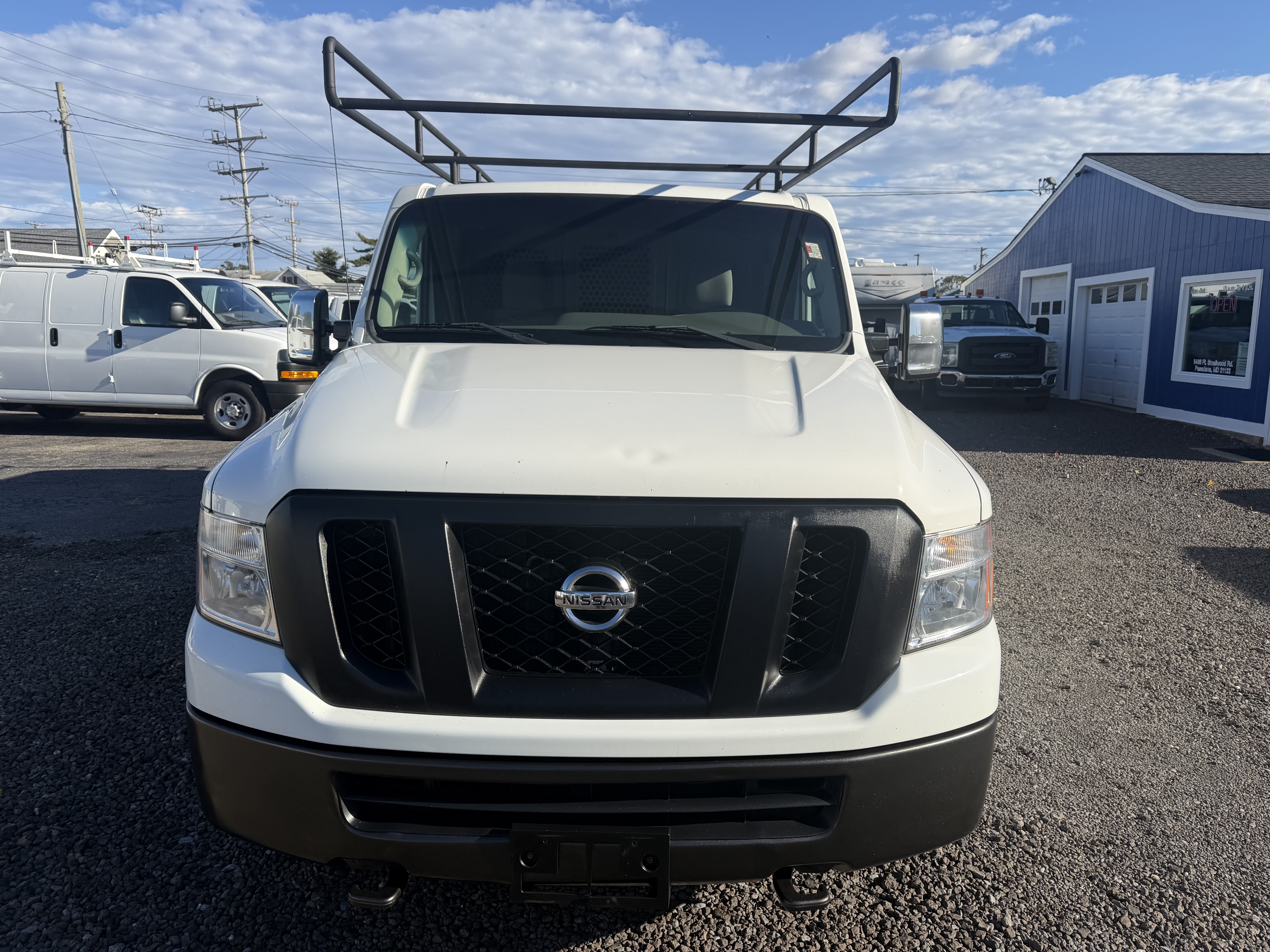Used 2018 Nissan NV 3500 SV RWD image 2