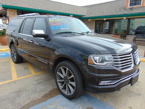 Used 2017 Lincoln Navigator L Reserve image 1