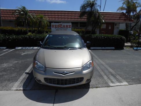 Used 2003 Chrysler Sebring LXi image 9