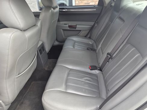 Used 2005 Chrysler 300 C image 6