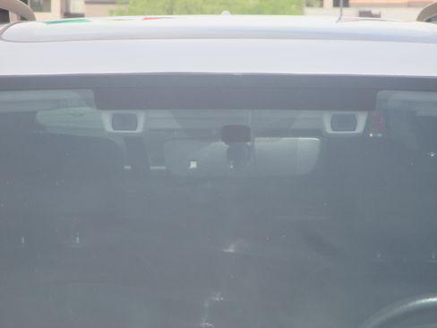 Used 2017 Subaru Forester 2.5i Touring AWD/4WD image 9