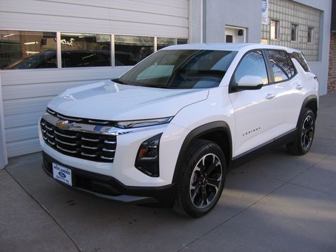 Used 2025 Chevrolet Equinox LT image 1