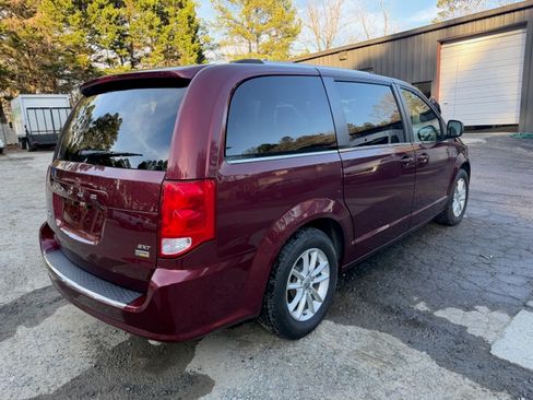 Used 2018 Dodge Grand Caravan SXT image 8