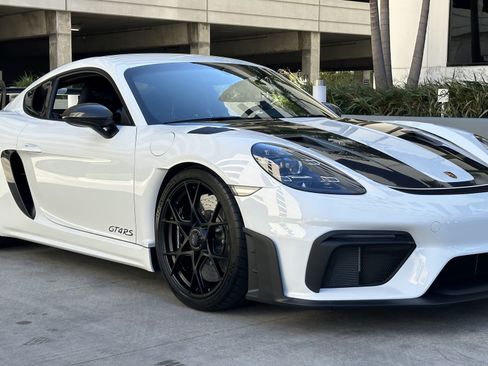 Used 2024 Porsche 718 Cayman GT4 RS RWD image 36