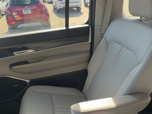 Used 2024 Jeep Wagoneer Series II image 11