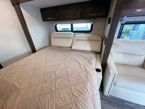 Used 2020 Mercedes-Benz Sprinter 4500 image 36