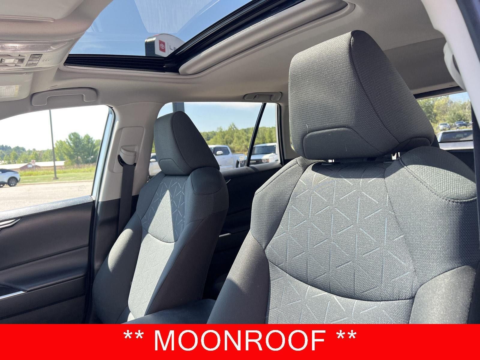 Used 2024 Toyota RAV4 XLE AWD/4WD image 2