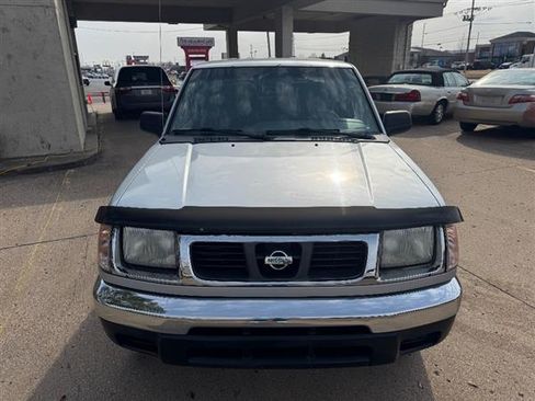 Used 2000 Nissan Frontier SE image 7