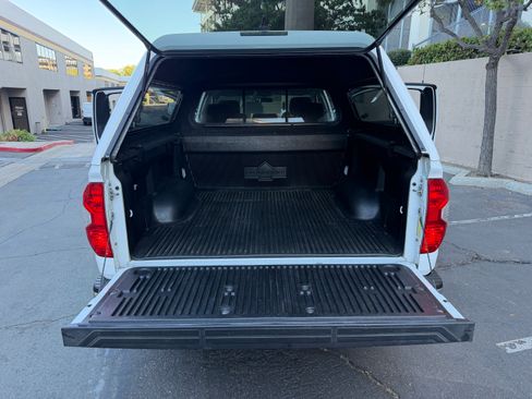 Used 2014 Toyota Tundra 4x4 CrewMax SR5 image 8
