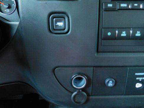 New 2025 Chevrolet Express 3500 image 3